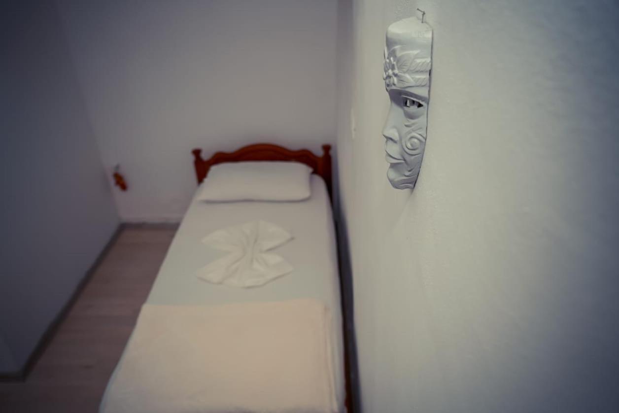 Flora'S Guesthouse 'The Fir Gate' Gjirokastër 外观 照片