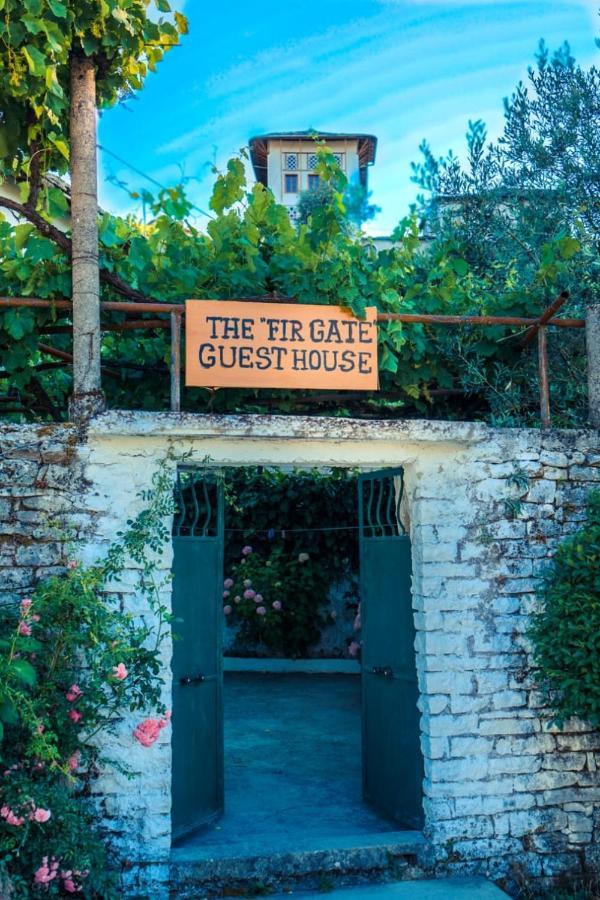 Flora'S Guesthouse 'The Fir Gate' Gjirokastër 外观 照片