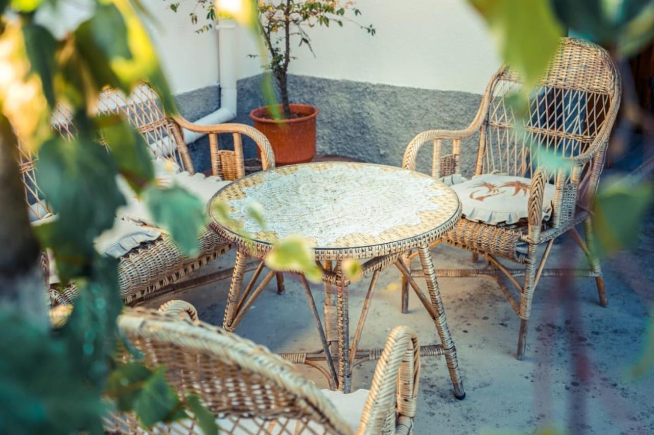 Flora'S Guesthouse 'The Fir Gate' Gjirokastër 外观 照片
