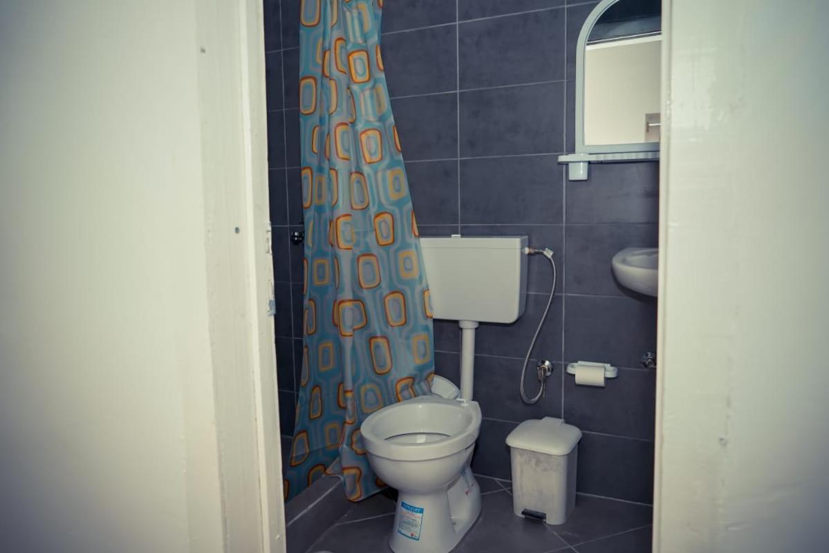 Flora'S Guesthouse 'The Fir Gate' Gjirokastër 外观 照片