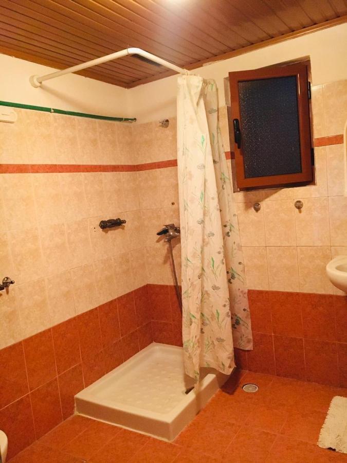 Flora'S Guesthouse 'The Fir Gate' Gjirokastër 外观 照片