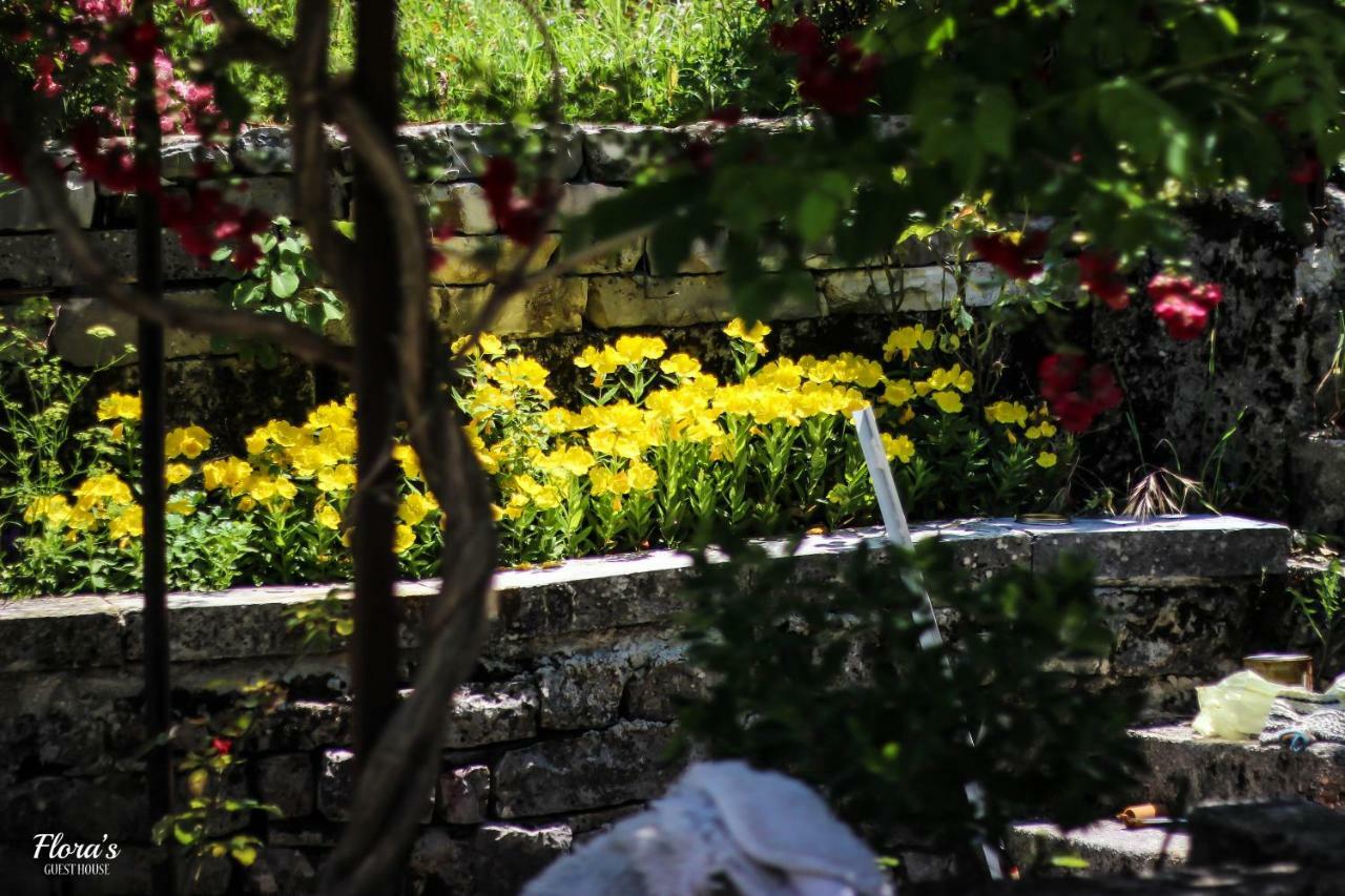 Flora'S Guesthouse 'The Fir Gate' Gjirokastër 外观 照片