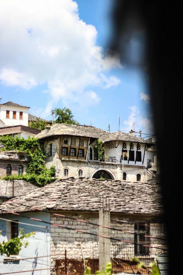 Flora'S Guesthouse 'The Fir Gate' Gjirokastër 外观 照片