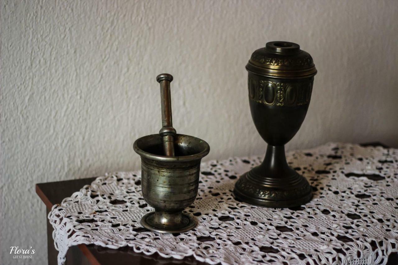Flora'S Guesthouse 'The Fir Gate' Gjirokastër 外观 照片